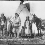 Cover image of John Peacemaker (Mînî Gathakba) with his brother and family