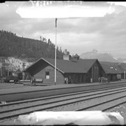Cover image of 189. Louise station : [Lake Louise railway station]