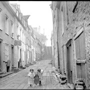 Cover image of Quebec. Rue Petit Champlain looking towards Breakneck Stairs (No.10). 8/27/95