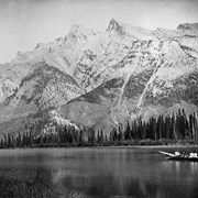 Cover image of Minnewanka, west end