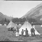 Cover image of Unidentified group at Banff Indian Grounds