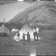 Cover image of Unidentified group at Banff Indian Grounds