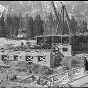 Cover image of Construction of the Bow River bridge, east