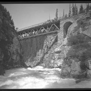 Cover image of Railway bridge, Kicking Horse Canyon, Field Hill bridge