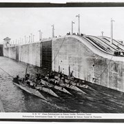 Cover image of U. S. [United States] "C" Class Submarines in Gatun Locks, Panama Canal. Submarinos Americanos Class "C" en las exclusas de Gatun, Canal de Panama.