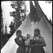 Cover image of Unidentified women with baby