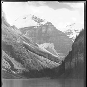 Cover image of Lake Louise  : (No.25)