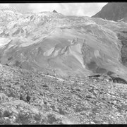 Cover image of Ice on Illecillewaet Glacier (poor) 1909