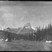 Cover image of ACC camp at Lake O'Hara, pan 1909 : [pan 1 of 2]