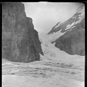 Cover image of Looking up Abbott Pass (poorest) 1909