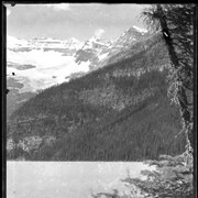 Cover image of Lake Louise panorama 1909 : [pan 2 of 3]