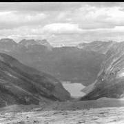 Cover image of Lake Louise panorama 1909 : [pan 3 of 3]