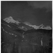 Cover image of [Bow River and mountains in winter]